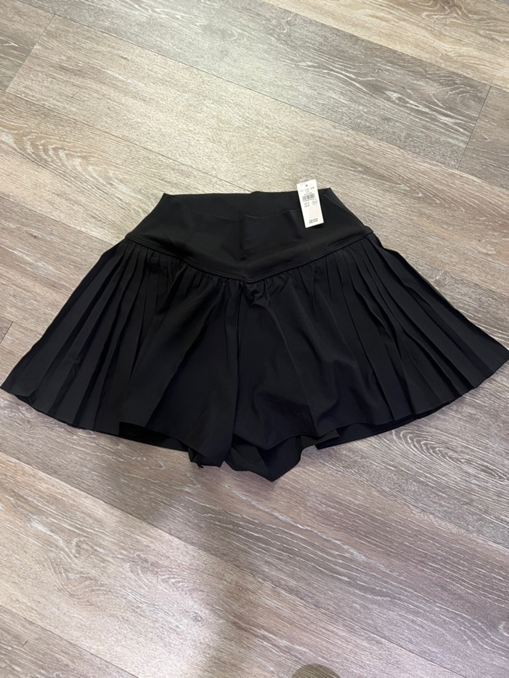 Offline by aerie pleated flowy short NWT
